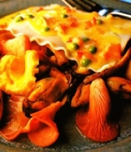 Raviolis abiertos con mejillones y setas