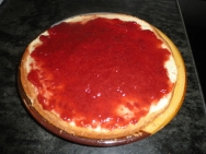 Rellenar con la mermelada de fresas