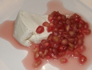 Requesón con granada y gelatina de menta