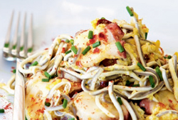 Revuelto de pulpo y gulas al ajillo