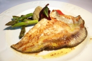 Rodaballo a la plancha con salsa alioli