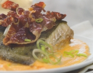 Rodanallo con crema de calabaza y crujiente de jamón ibérico