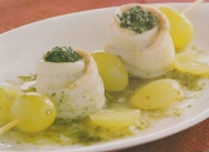 Rollitos de lenguado y salmón fresco con uvas