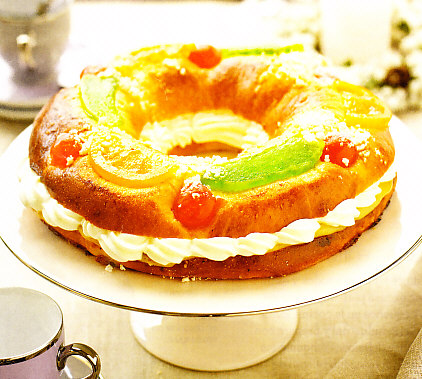 Roscón relleno de yema y nata