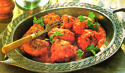 Salchichas griegas de cordero con salsa de tomate
