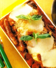 Salchichas y tomates al horno