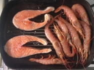 Salmón a la plancha con gambas