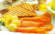 Salmón ahumado con tostadas