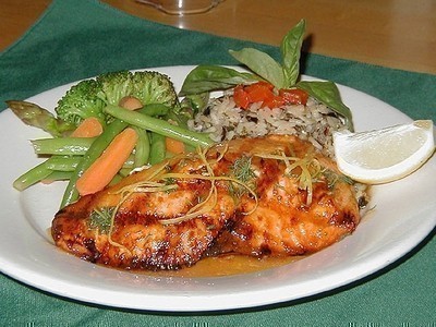 Salmón con hortalizas y alioli