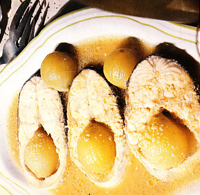 Salmón con salsa de almendras