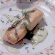 Salmón con salsa de hierbas