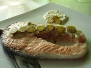 Salmón en papillote con salsa de mostaza