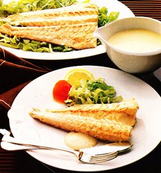 Salmón marinado con salsa de mostaza