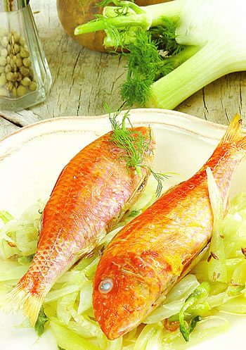 Salmonetes al hinojo