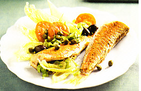 Salmonetes con ensalada