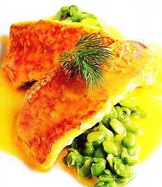 Salmonetes con habas y maiz