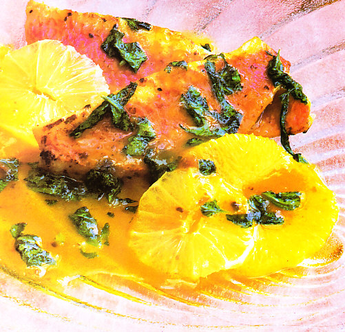 Salmonetes fritos con albahaca y cítricos