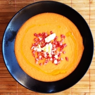 Salmorejo con pan y huevo duro