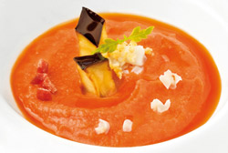 Salmorejo cordobés con berenjenas rebozadas