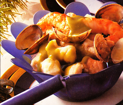 Salpicón de pescado con crema de guisantes