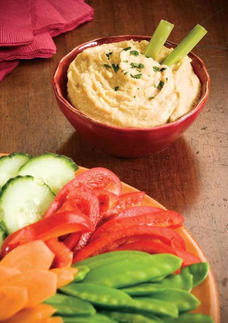 Salsa de garbanzo con vegetales frescos