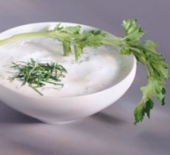 Salsa de pepino al eneldo