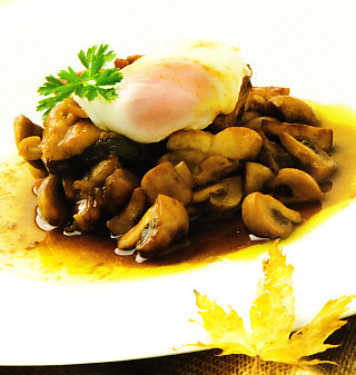 Salteado de pollo y verduras con huevo