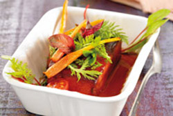 Sandía caramelizada con verduras crujientes