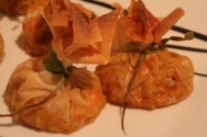 Saquitos con huevo y puré de patata