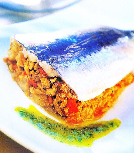 Sardinas rellenas de cerdo y tomate
