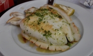 Sepia con salsa de ajo
