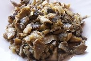 Setas de cardo encebolladas