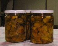 Setas en conserva con aceitunas