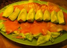 Receta de Aguacate con salmón ahumado y salsa holandesa