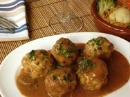 Albóndigas a la bilbaína