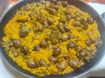 Arroz con caracoles y alcachofas