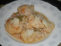 Arroz con coliflor y salsa de tomate