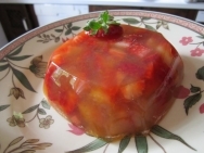 Aspic de sandía y frutas frescas