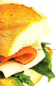 Bocadillo de trucha ahumada con pimiento