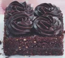 Receta de Brownie con rosas de chocolate