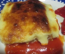 Canelones de bacalao con salsa de pimiento asado