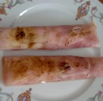 Canelones de jamón dulce rellenos de piña natural