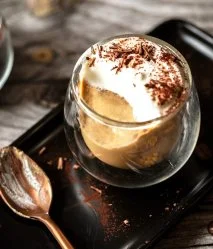 Capuchino de café y nata