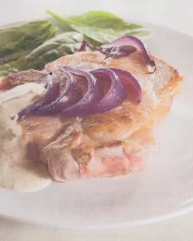 Receta de Chuletas de cerdo con cebolla roja agridulce y mayonesa de berberechos en Thermomix