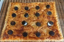 Coca de hojaldre con galletas oreo