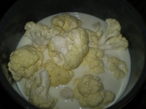 Coliflor con crema de almendras y ajos