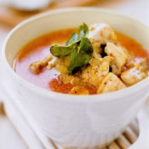 Contramuslos de pollo al curry rojo tailandés