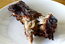 Costillar de cerdo lacado con miel y salsa de soja
