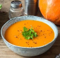 Crema de calabaza con aceite picante de naranja y coriandro