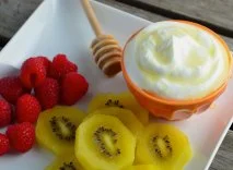 Crema de yogur con kiwi y miel